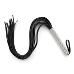 Image du Martinet BDSM X-tra Long de Smart Moves, un accessoire élégant et sévère pour vos jeux érotiques.