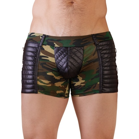 Mann trägt NEK Camouflage Boxer, sexy und männliche Dessous