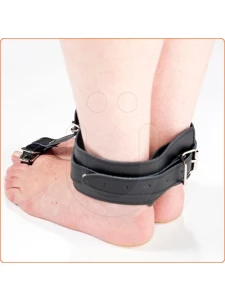 Black leather ankle and toe restraint harness by Soisbelle