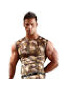Mann, der ein Svenjoyment-Militär-T-Shirt in Camouflage trägt