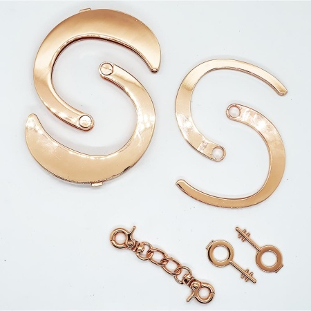 Image des menottes en métal doré Roomfun pour jeux BDSM