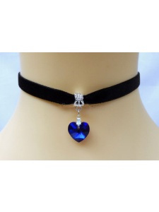 Woman wearing the Black Velvet Pendant Necklace with Heart