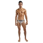 Homme portant un Jock Strap de la marque Male Power