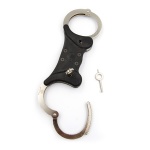 BDSM Handschellen Doppelverriegelung Rigid Mister B Cuff aus Stahl