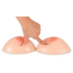 Immagine delle forme per il seno in silicone con cinghie del peso di 1200 g della Cottelli Collection