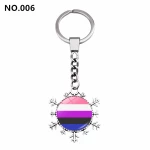 Un coloratissimo portachiavi con ciondolo arcobaleno, ideale come regalo di sostegno LGBT