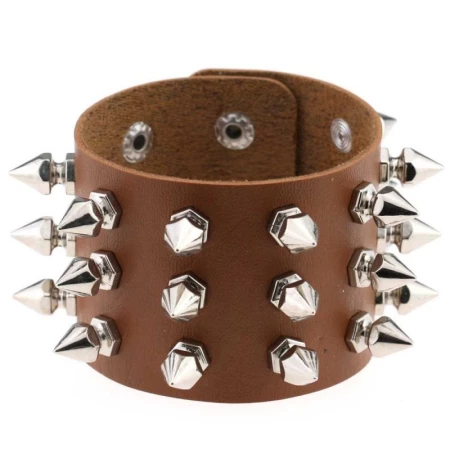 Abbildung des BDSM-Armbands aus Kunstleder mit Nieten von JOY JEWELS