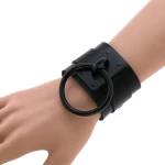 Image du Bracelet BDSM Anneau Métal Noir Ajustable par Emp