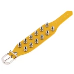 Bracciale BDSM in ecopelle giallo scuro con borchie nere