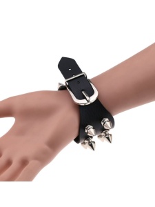 Schwarzes, verstellbares BDSM-Armband aus veganem Leder mit Nieten