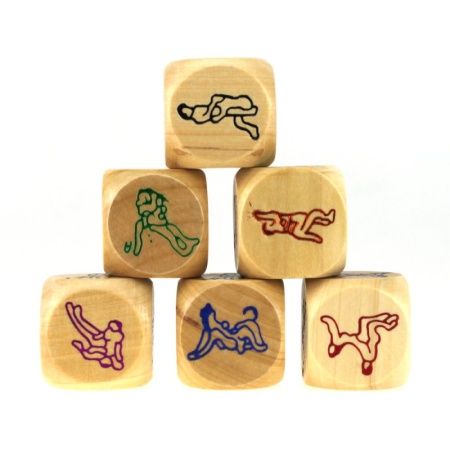 Immagine dei dadi erotici in legno di Adrien Lastic con sei posizioni del Kamasutra