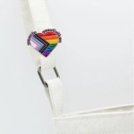 Immagine della spilla con cuore arcobaleno LGBTQ+ in metallo