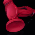 Image du Dildo Réaliste 'Power Warrior' en silicone rouge