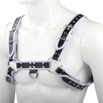 Image du Harnais Poitrine Noir-Rouge, un accessoire de mode audacieux