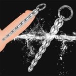 Bild eines gerippten Metall-Urethraldilatators mit Ring, ein Produkt für Gesundheit und Vergnügen