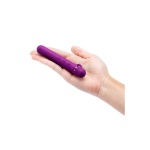 Vibromasseur Rechargeable Le Wand Baton violet avec anneau texturé en silicone.